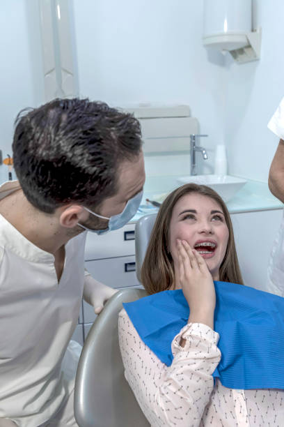 Best Urgent Tooth Repair  in Redway, CA